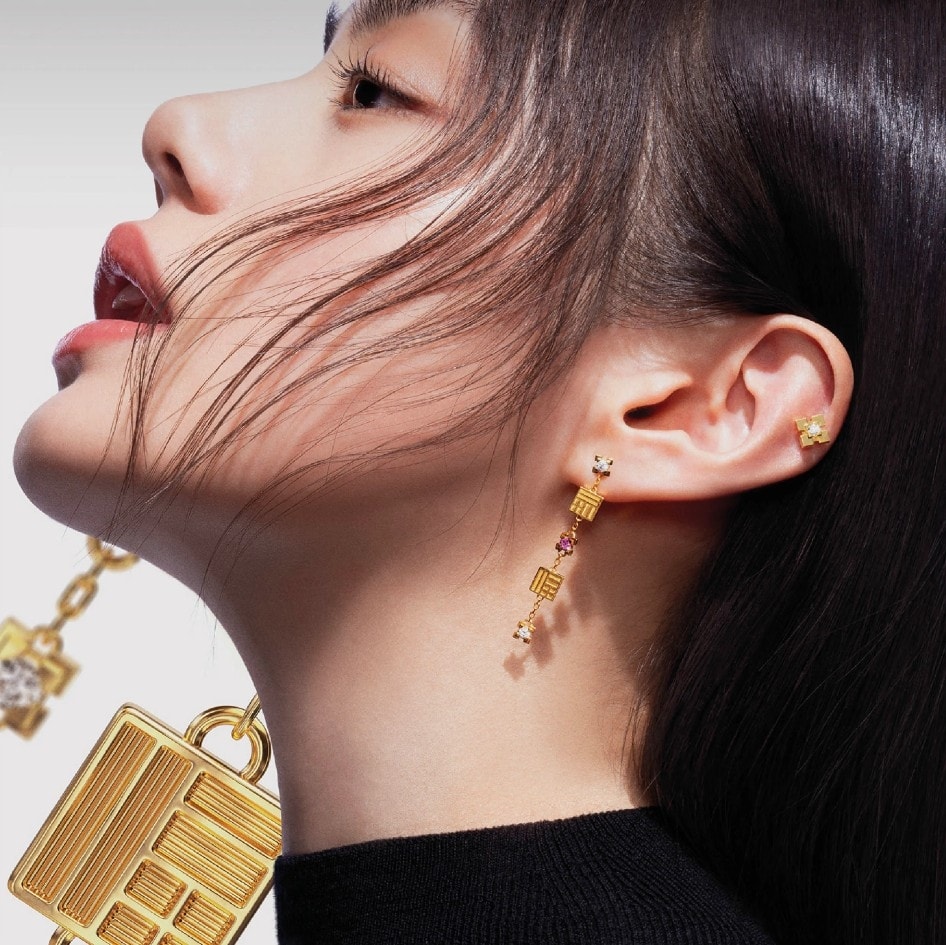 Un adv Chow Tai Fook (ph official website)