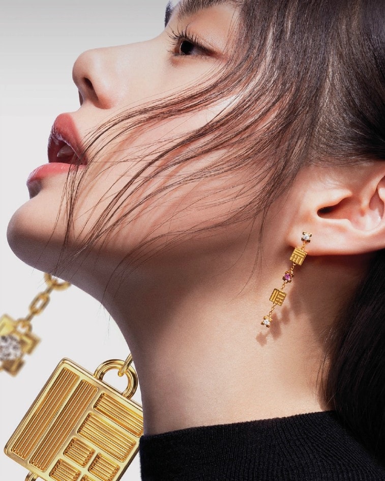 Un adv Chow Tai Fook (ph official website)