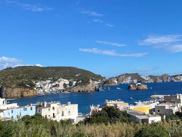 Tra calette e salite: Ponza si trasforma in un paradiso per ciclisti