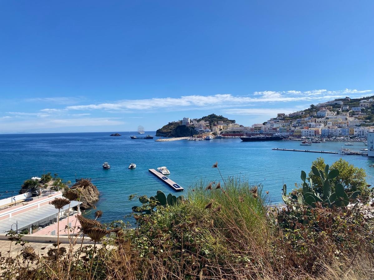 Tra calette e salite: Ponza si trasforma in un paradiso per ciclisti
