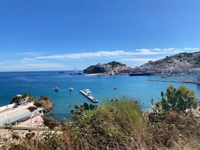 Tra calette e salite: Ponza si trasforma in un paradiso per ciclisti