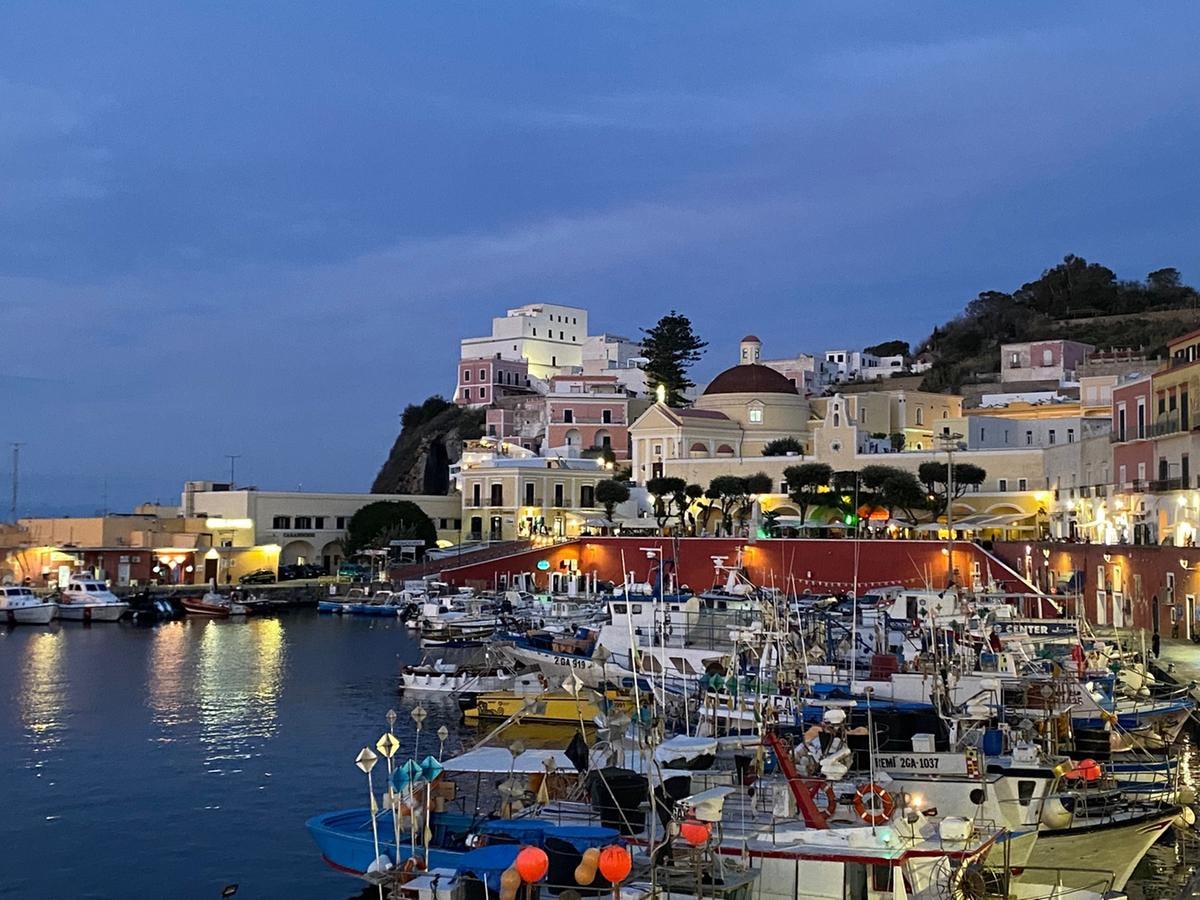 Tra calette e salite: Ponza si trasforma in un paradiso per ciclisti