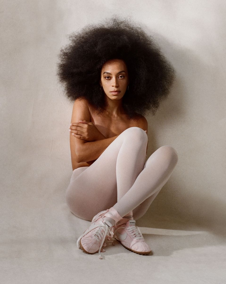 Solange Knowles nella campagna Nike + Jacquemus Moon shoe (courtesy Jacquemus)