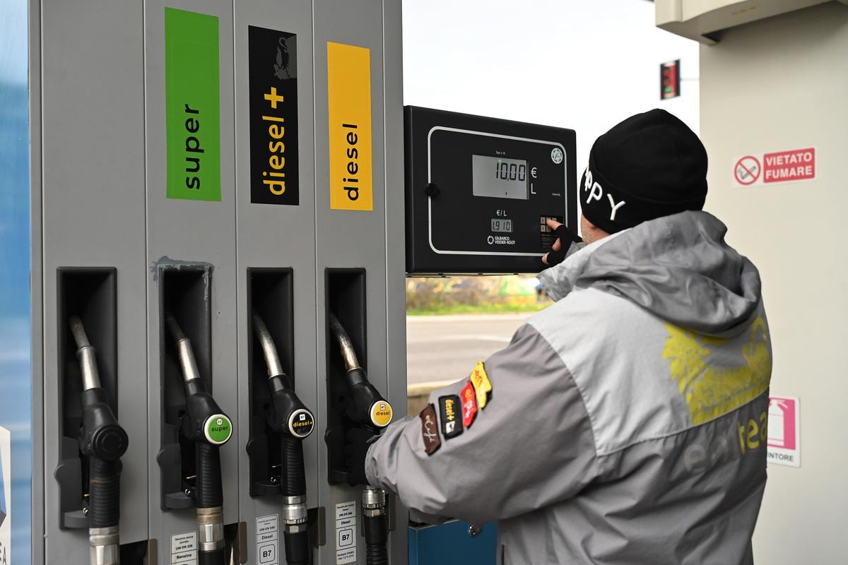 Caro carburanti: il diesel sale quasi il doppio del petrolio, da speculazione extraprofitti fino a 7 miliardi. La denuncia di Unimpresa