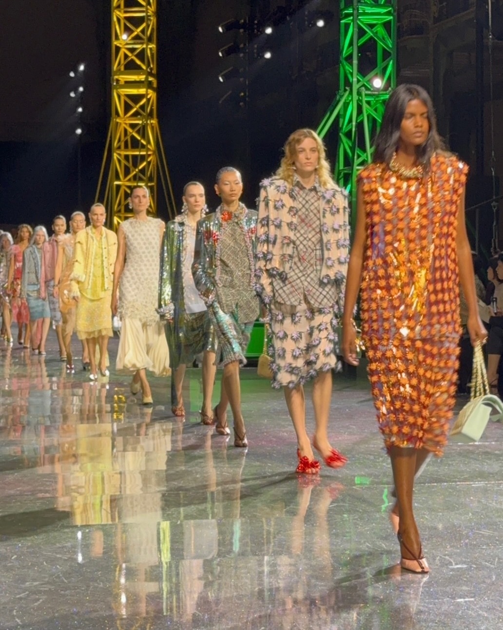 Il finale della sfilata Chanel fall-winter 2026/27 (ph. Stefano Roncato)