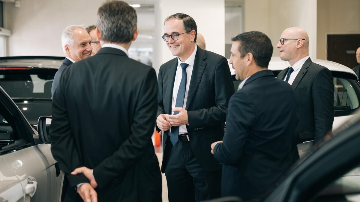 Il ceo Provost con il management di Renault