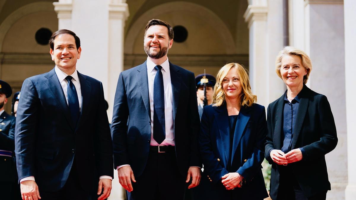 Marco Rubio e JD Vance durante un viaggio in Italia
