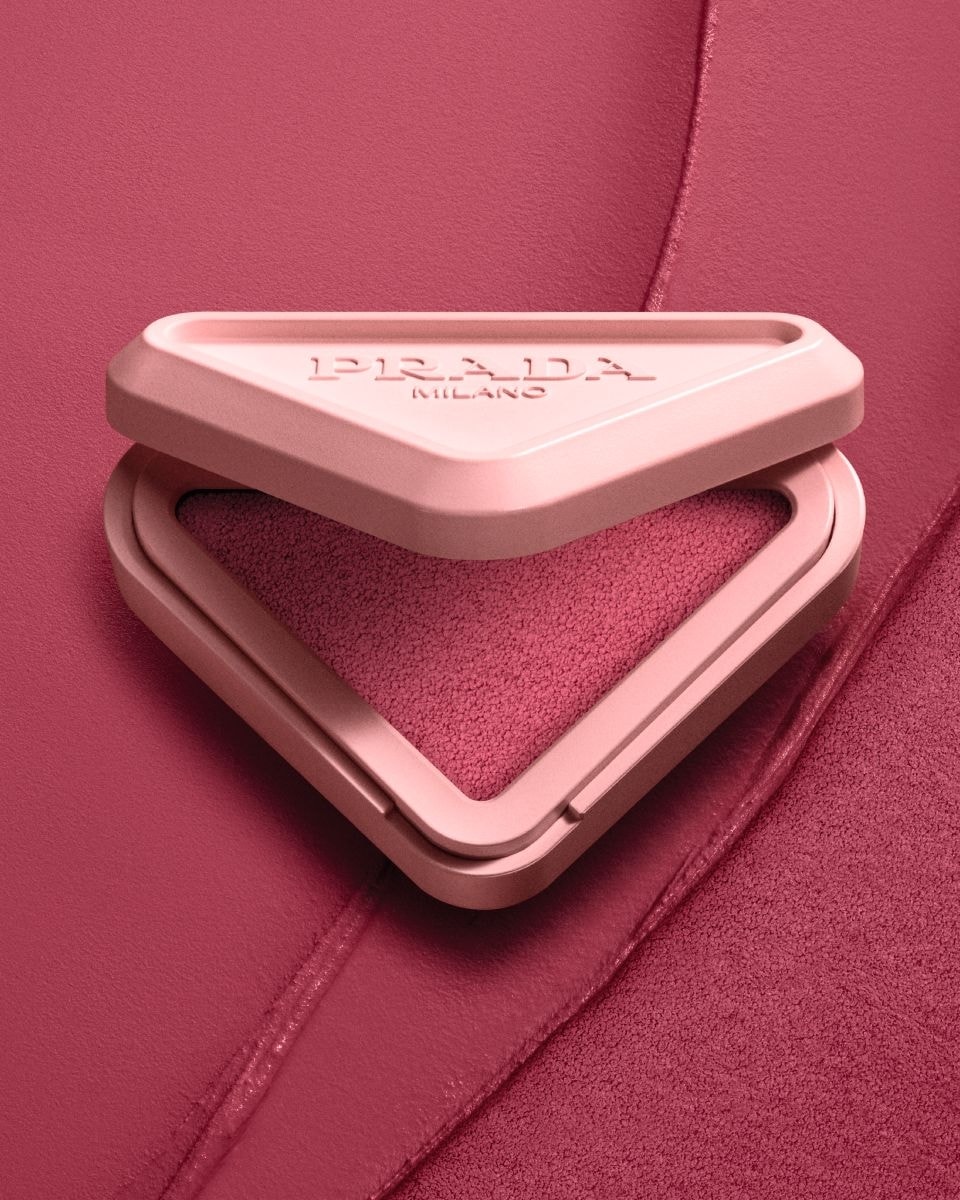 Un adv del blush Prada touch (courtesy Prada)