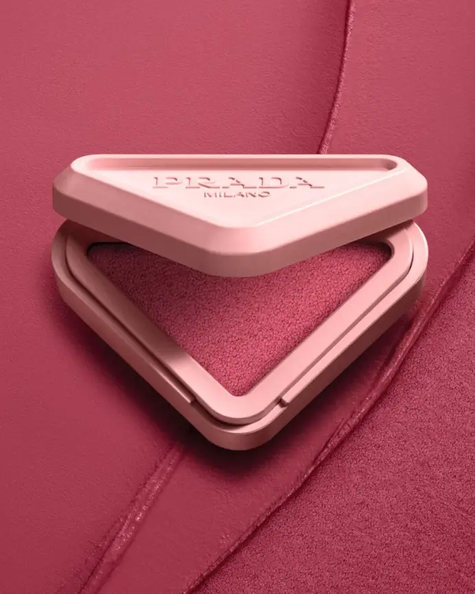 Un adv del blush Prada touch (courtesy Prada)