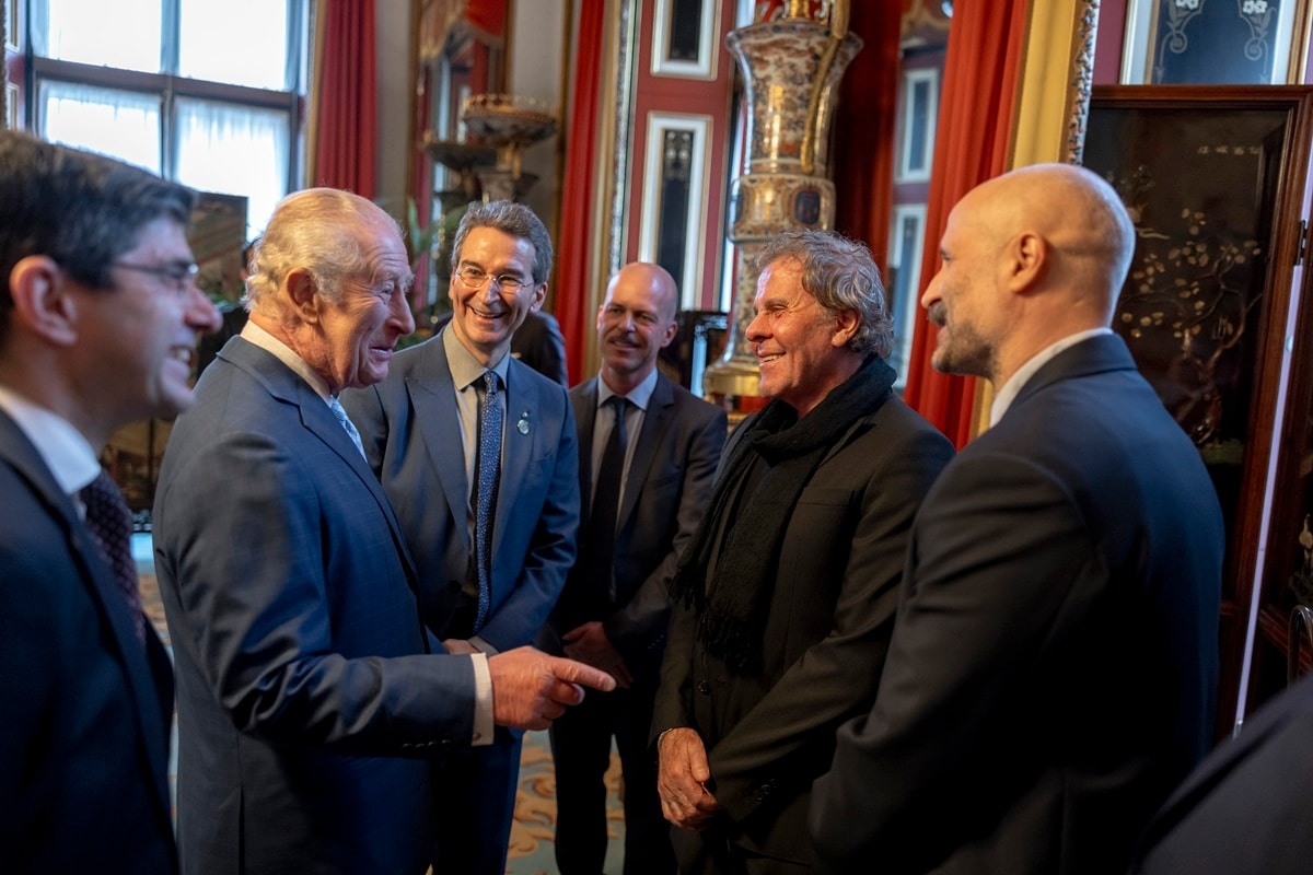 Renzo Rosso a Buckingham Palace con Carlo III (ph Rob Cadman, courtesy Otb)