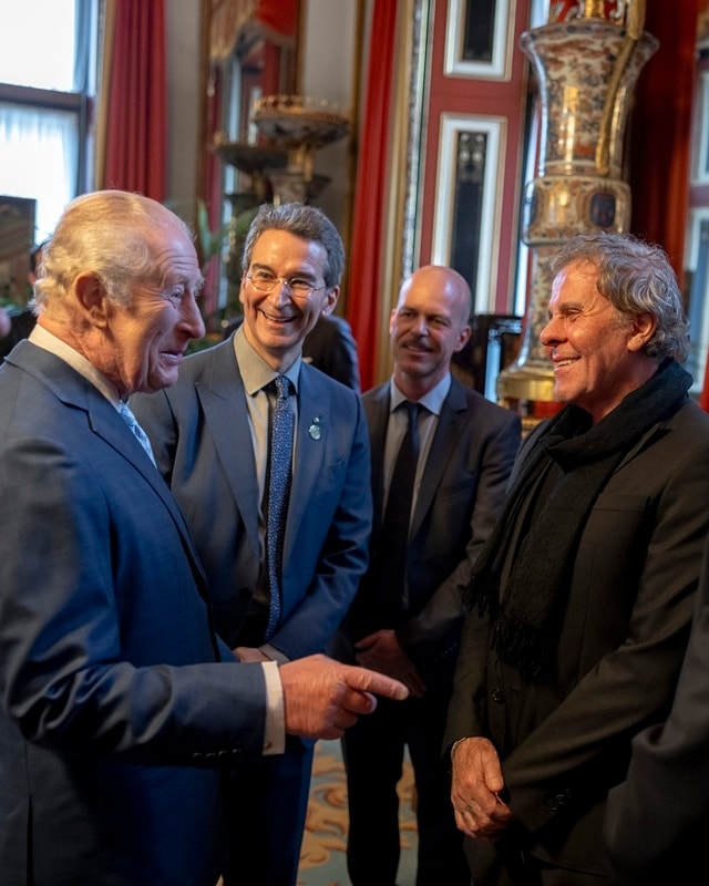 Renzo Rosso a Buckingham Palace con Carlo III (ph Rob Cadman, courtesy Otb)