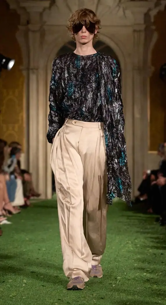 Un look Valentino fall-winter 2026/27 (courtesy Valentino)