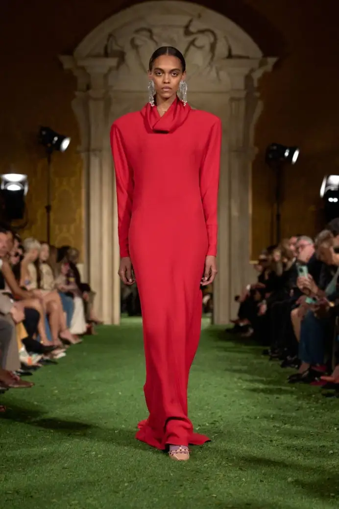 Un look Valentino fall-winter 2026/27 (courtesy Valentino)
