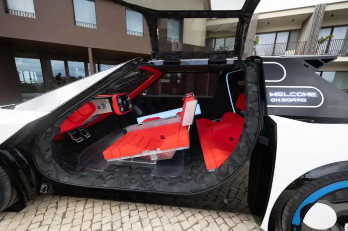 Una Peugeot leggera come un kart: la concept Polygon anticipa il futuro