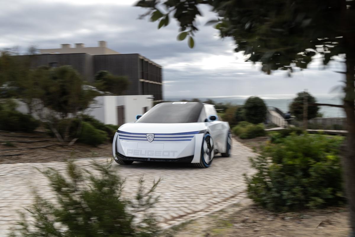 Una Peugeot leggera come un kart: la concept Polygon anticipa il futuro