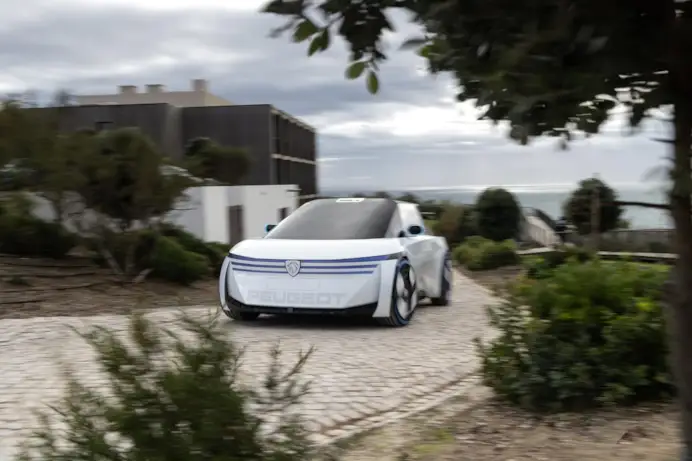 Una Peugeot leggera come un kart: la concept Polygon anticipa il futuro