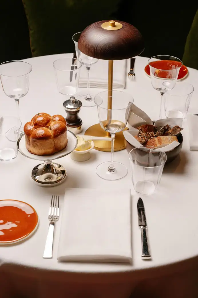Dentro il nuovo The Carlton Milano: l’hotel più elegante del Quadrilatero