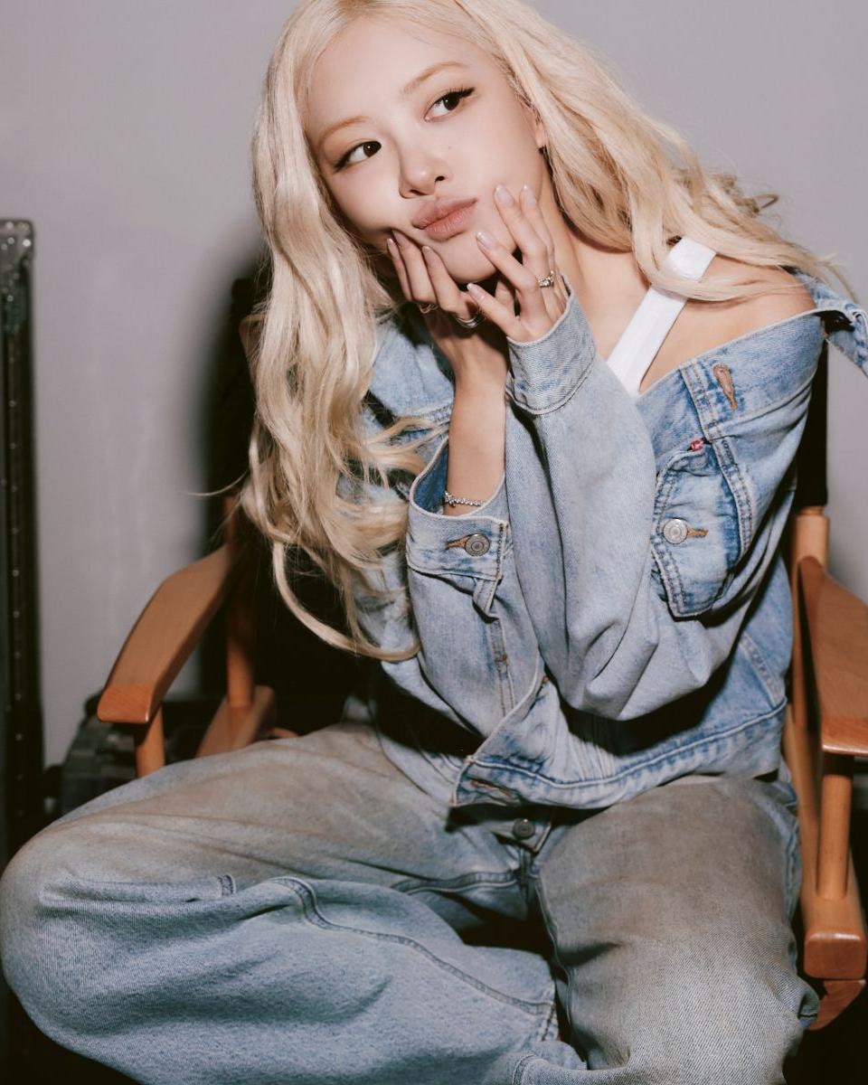 Rosè nella campagna Levi's (courtesy Levi's)