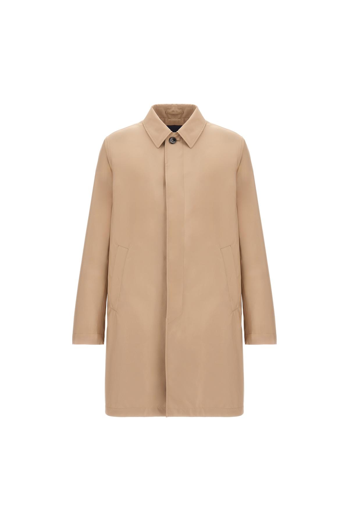 Oltre il beige: i 5 trench da avere questa stagione