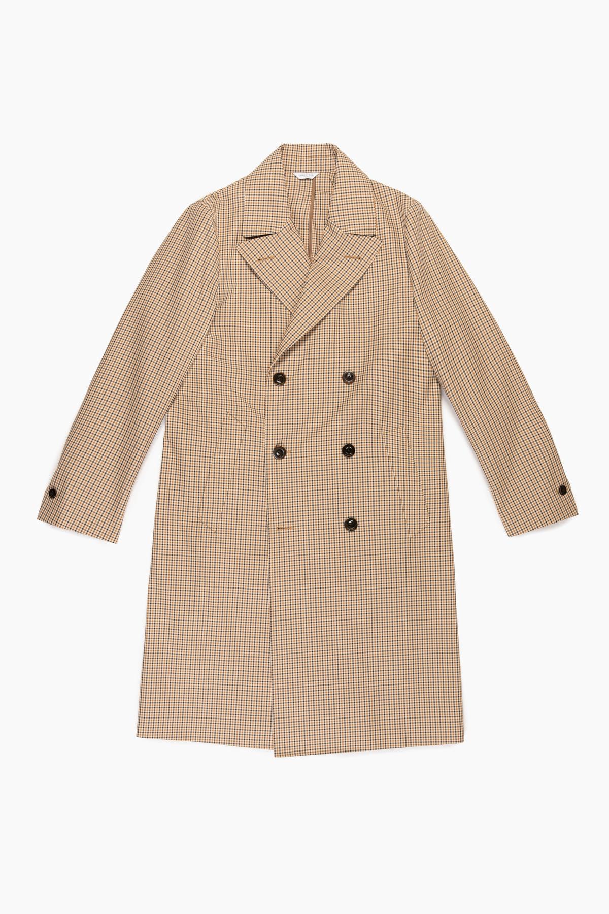 Oltre il beige: i 5 trench da avere questa stagione