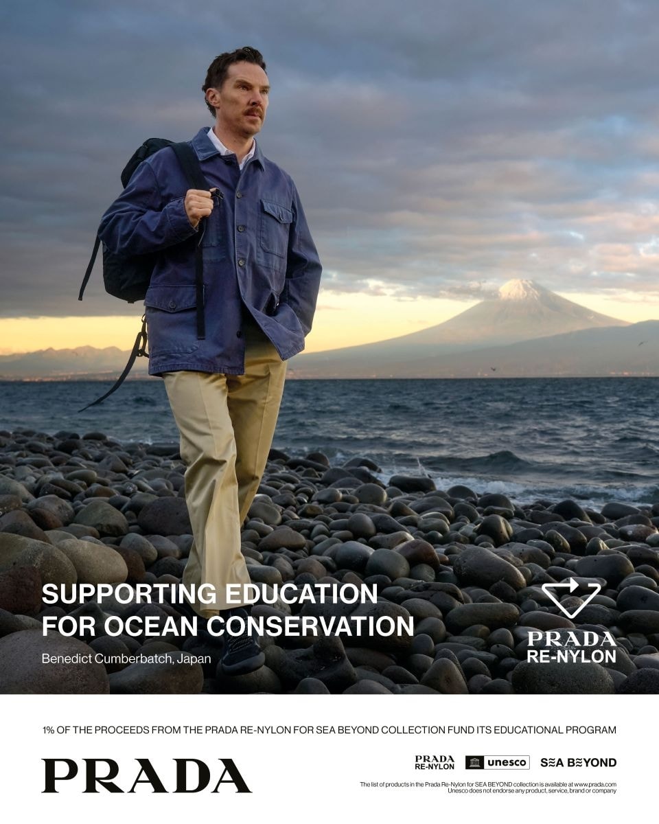 Benedict Cumberbatch nella campagna Prada Re-nylon 2026 (courtesy Prada)