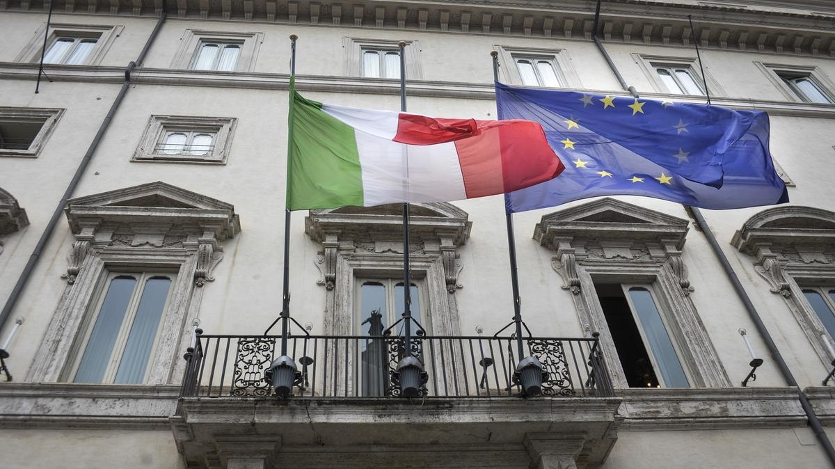 Caro carburanti, Salvini al tavolo con i petroliferi per un tetto al diesel. Meloni convoca il Cdm 