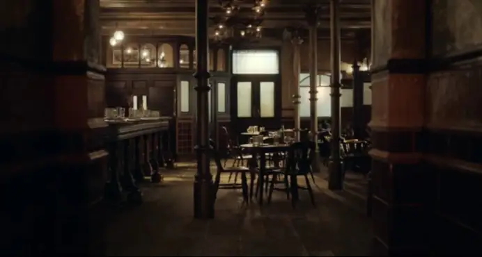 Esce il film di Peaky Blinders e il Garrison Pub apre a Milano ecco perché Netflix ha scelto il Matricola