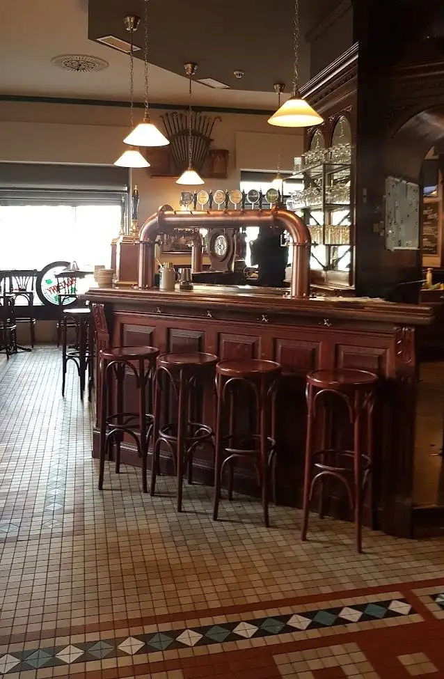 Esce il film di Peaky Blinders e il Garrison Pub apre a Milano ecco perché Netflix ha scelto il Matricola
