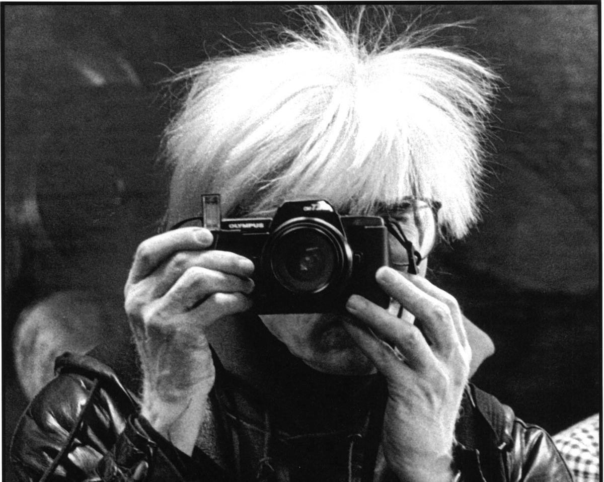 Andy Warhol come non l’avete mai visto: il suo decennio italiano in mostra a Milano