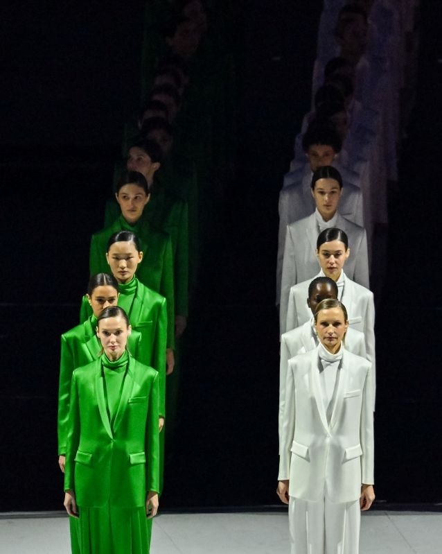 I costumi firmati Giorgio Armani all'opening della cerimonia di Milano Cortina 2026 (ph SGP, courtesy Giorgio Armani)