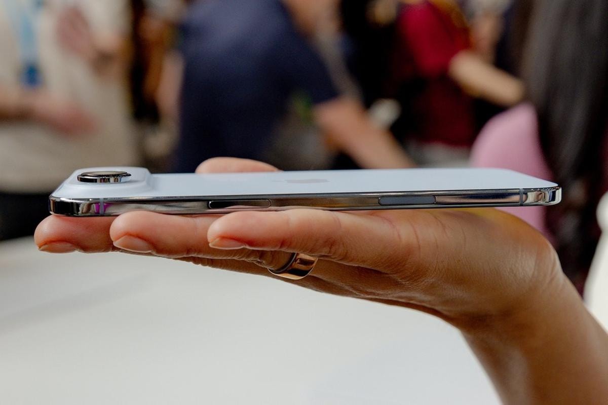 La scommessa low-cost di Apple sull’intelligenza artificiale potrebbe rivelarsi vincente