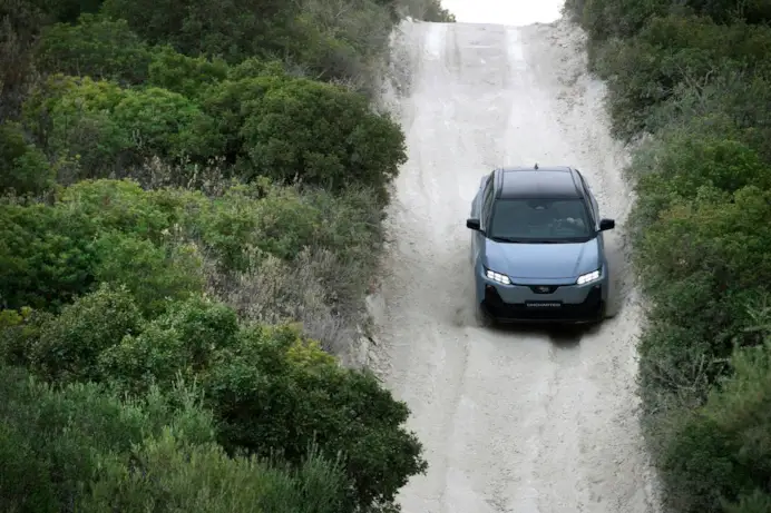 Un’elettrica in pista e nel fango: la prova della Subaru Uncharted