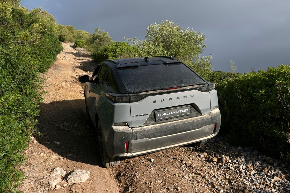 Un’elettrica in pista e nel fango: la prova della Subaru Uncharted