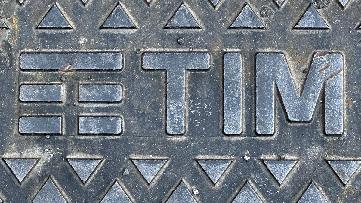 Tim, ecco tutte le condizioni dell’opas di Poste: dalla soglia del 66,67% al concerto con il Mef