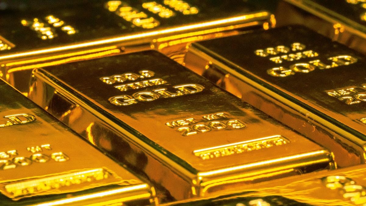 Oro, anche le banche centrali hanno iniziato a vendere: ecco cosa significa questa decisione per il metallo giallo