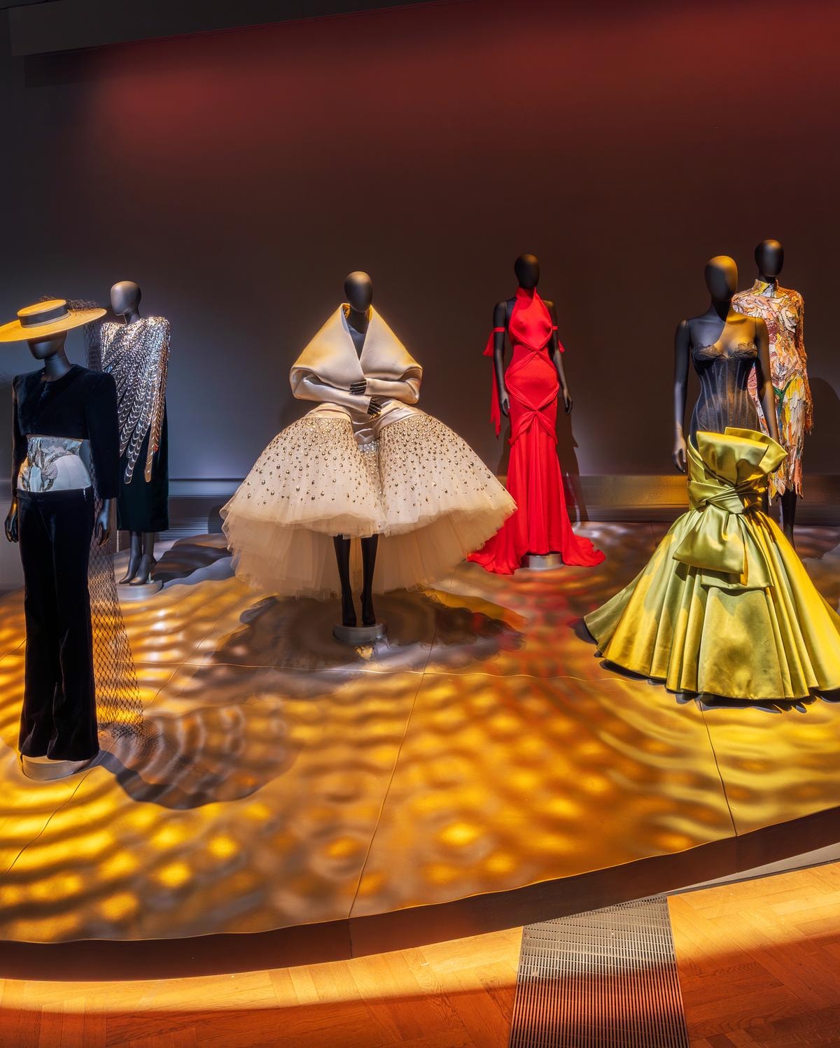 L’exhibition «Schiaparelli becomes art» al V&A (courtesy Schiaparelli)