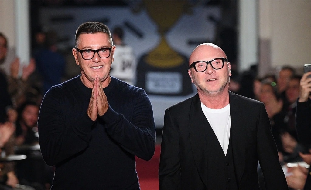 Dolce &amp; Gabbana rinegozia 450 milioni di debiti, la guerra in Iran ridisegna i piani sugli investimenti immobiliari nel Golfo