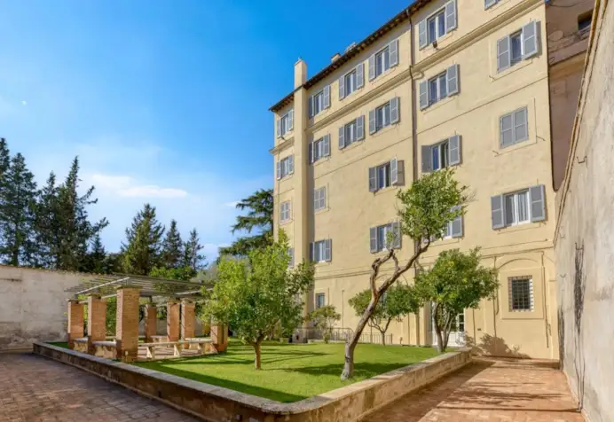 Il palazzo segreto nel cuore di Roma dove visse Giovanni Paolo II è in vendita