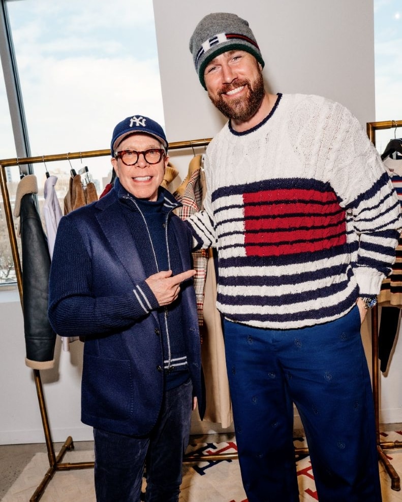 Da sinistra, Tommy Hilfiger e Travis Kelce (courtesy Tommy Hilfiger)