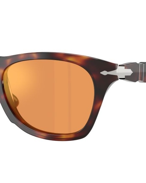Persol diventa partner del Premio Strega e punta sulle co-lab