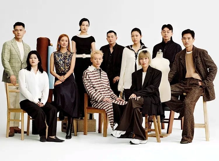 Da sinistra, Yu Gengyi, Xia Rong, Longhong Ziwei, Zhong Zixin, Hu Nan, Cai Jiaen, Qi Yueqi, Wang Fengchen, Xu Hao e Wei Donghui (ph Kering official website)