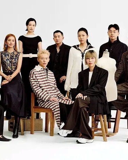 Da sinistra, Yu Gengyi, Xia Rong, Longhong Ziwei, Zhong Zixin, Hu Nan, Cai Jiaen, Qi Yueqi, Wang Fengchen, Xu Hao e Wei Donghui (ph Kering official website)