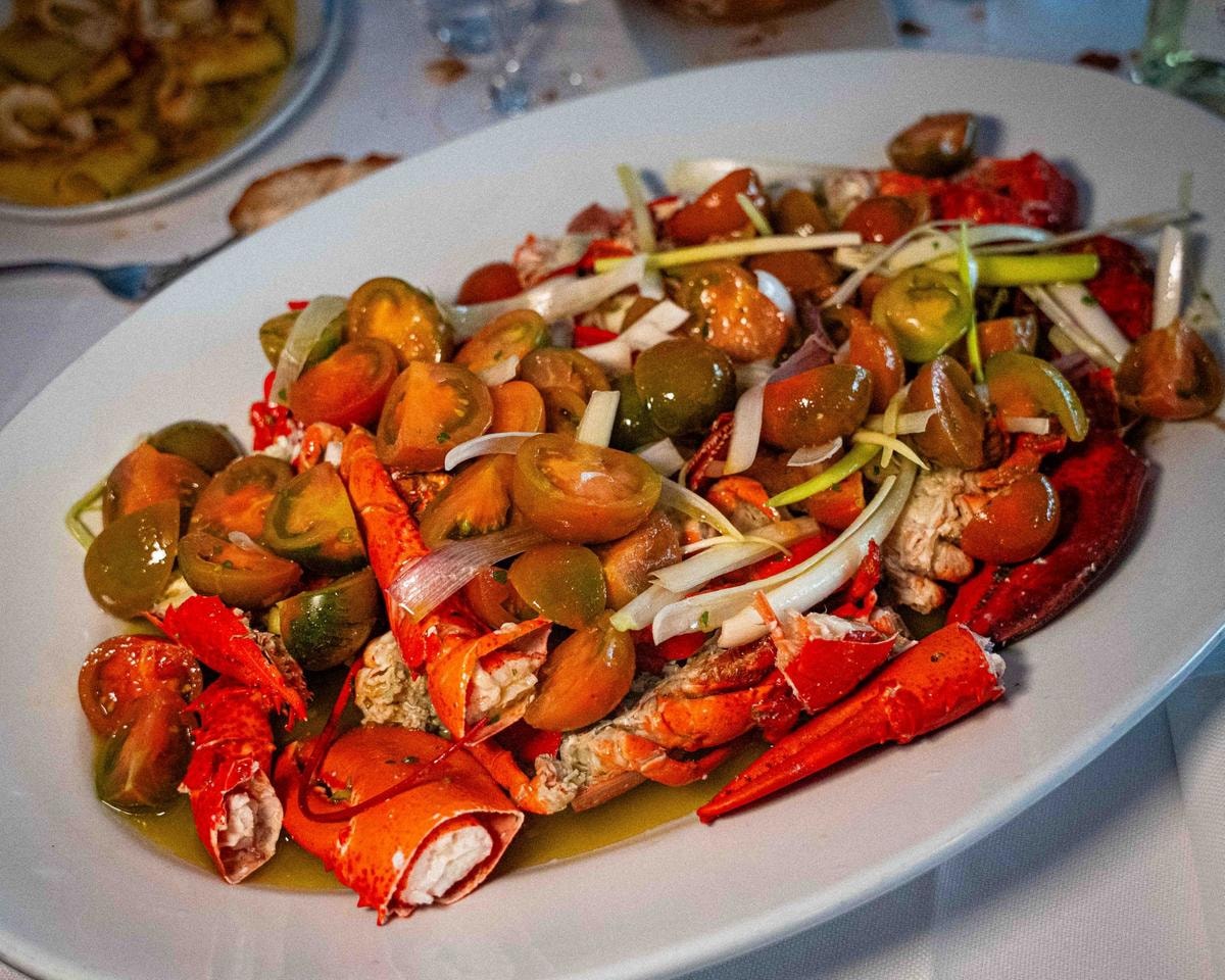 Altro che chef-star: il nuovo hotspot in Sardegna è una trattoria di Milano