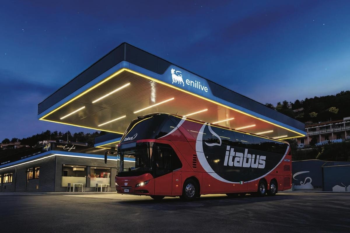 Enilive, tutta la flotta Itabus fa il pieno di biocarburanti