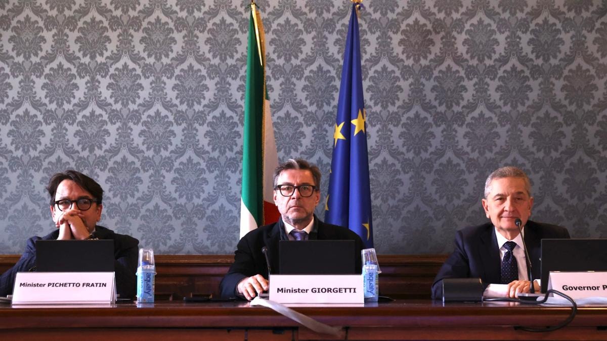 Giancarlo Giorgetti al centro