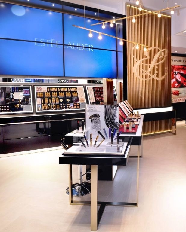 Una boutique Estée Lauder (ph Imagoeconomica)