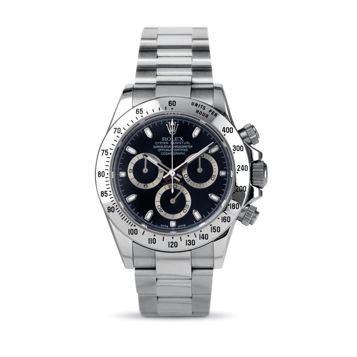 Nella classifica delle 10 referenze di orologio di lusso più vendute per valore nel 2025 stilata da EveryWatch, al primo posto si trova il Daytona ref. 116520 con lunetta in acciaio, fuori produzione dal 2016, con vendite pari a 46 milioni 580mila euro circa.