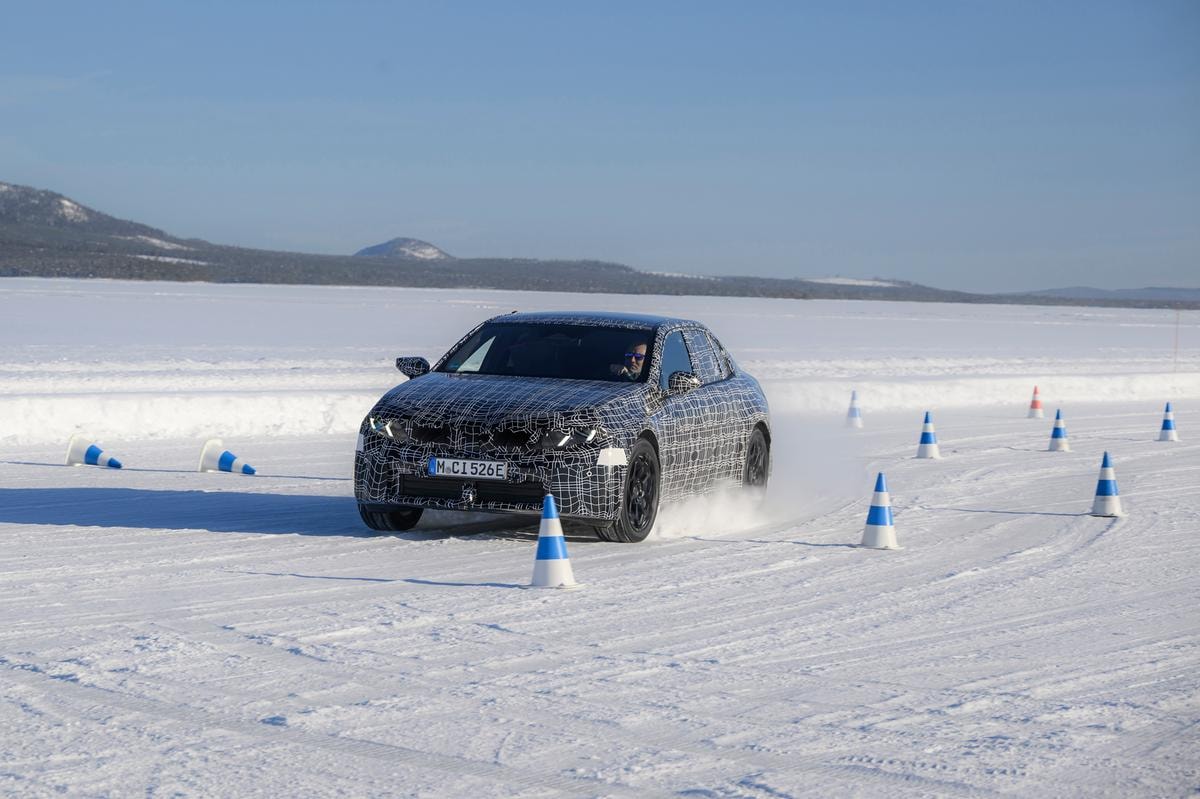A -30°, senza testimoni: così Bmw mette alla prova la sua elettrica più attesa