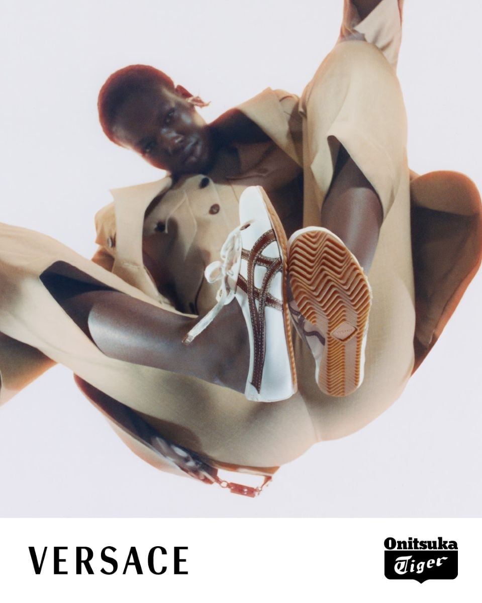 Un adv Onitsuka tiger x Versace (courtesy Onitsuka tiger)