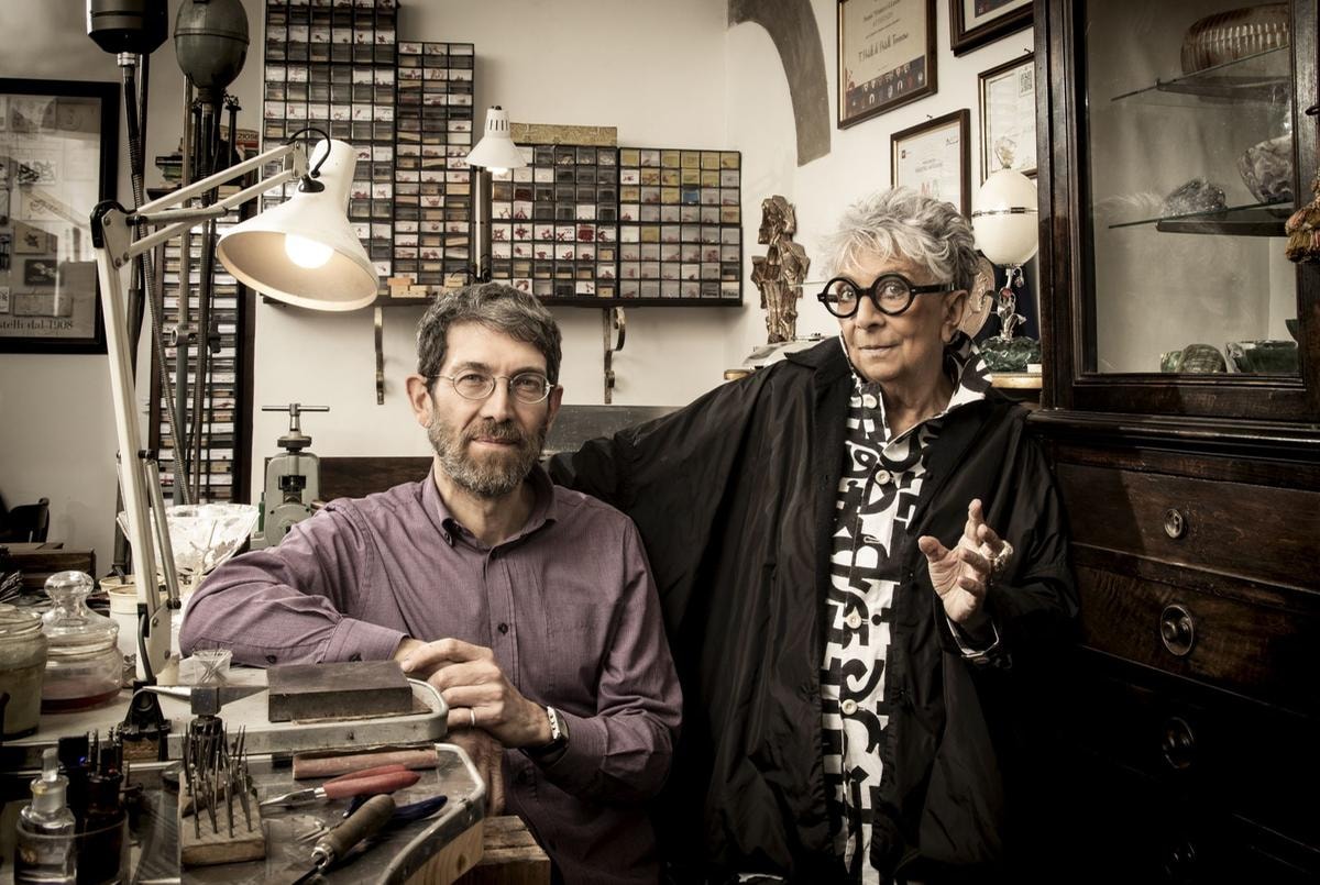 L’orafo fiorentino Tommaso Pestelli con Paola Navone.